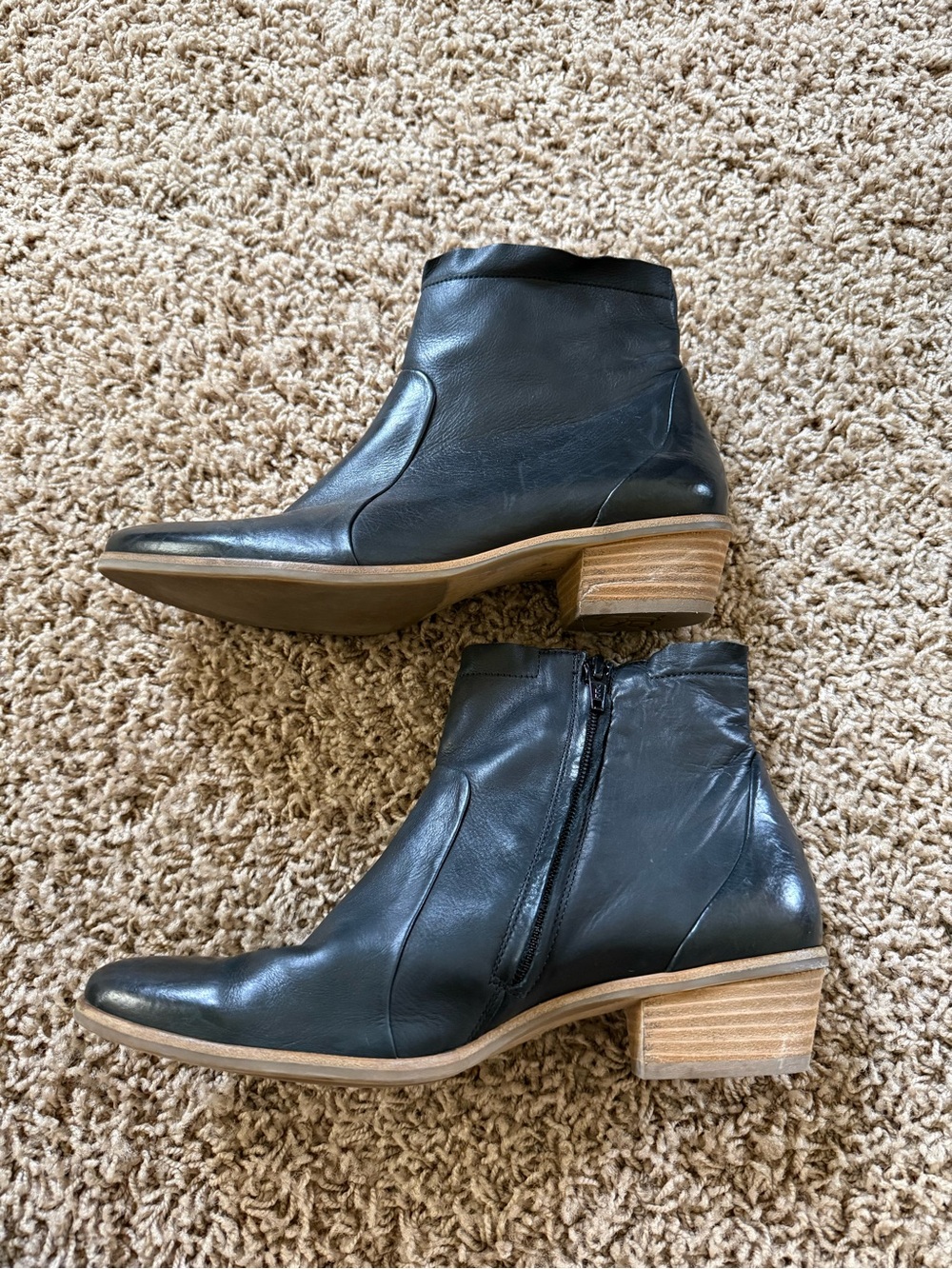 EUC PAUL GREEN LEATHER BOOTIES